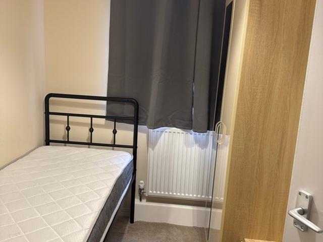 Room for rent in Southfields, Greater London