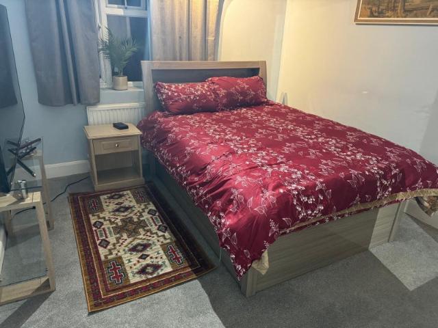 Room for rent in Fallow Corner, Greater London