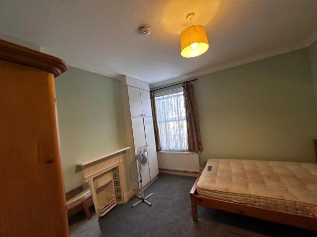 Room for rent in London Borough of Ealing, Hanwell