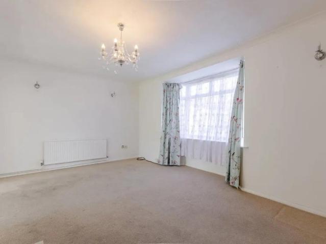 Room for rent in Avery Hill, Greater London