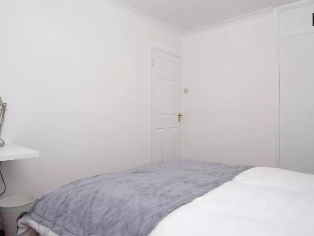 Room for rent in Southfields, Greater London