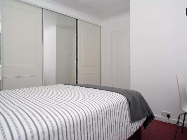 Room for rent in Southfields, Greater London