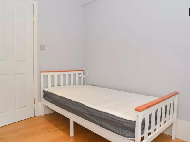 Room for rent in Maida Hill, Greater London