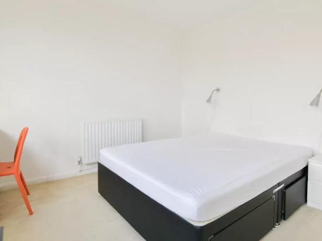 Room for rent in Kensal Town, Greater London
