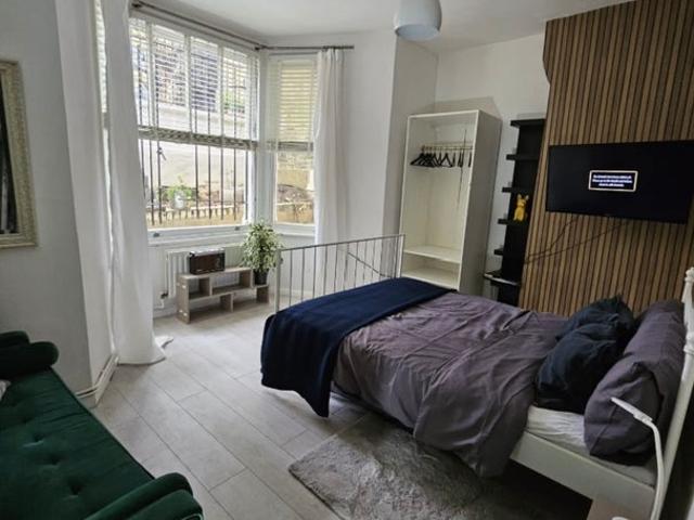Room for rent in Highbury, Greater London