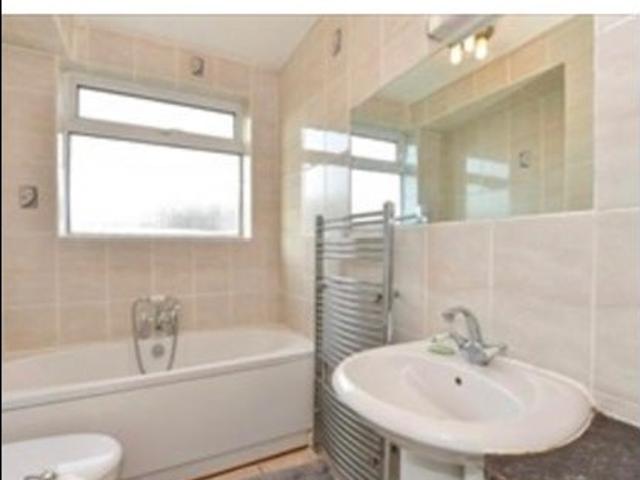 Room for rent in Gidea Park, Greater London