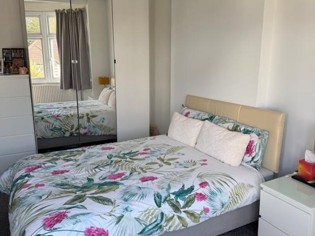Room for rent in Oakwood, Greater London