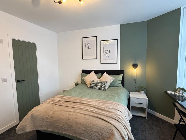 Room for rent in Heaton Park, Bury