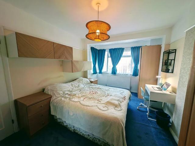 Room for rent in London Borough of Merton, Greater London