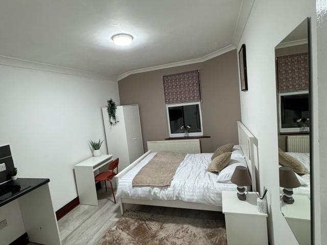 Room for rent in Maryland, Greater London