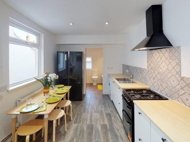 Room for rent in Plasnewydd, Falcon Lodge