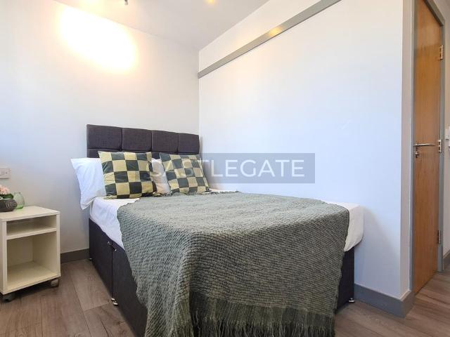 Room for rent in Springwood, Kirklees