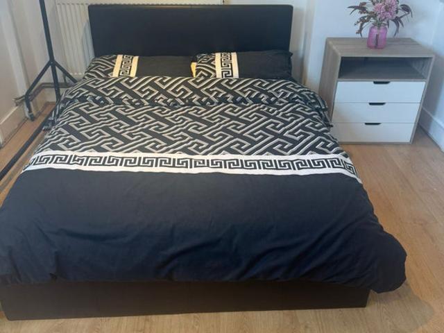 Room for rent in Chingford Mount, Highams Park