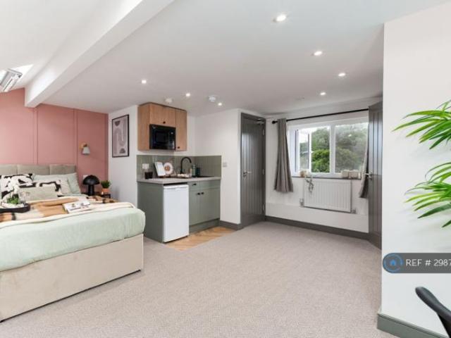 Room for rent in Woodbank Estate, Portwood