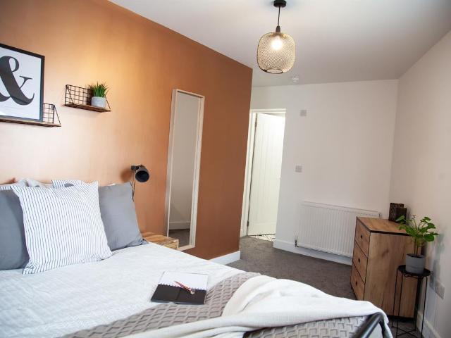 Room for rent in Woodbank Estate, Portwood