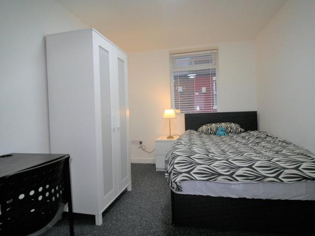 Room for rent in Elm Park, Calderstones