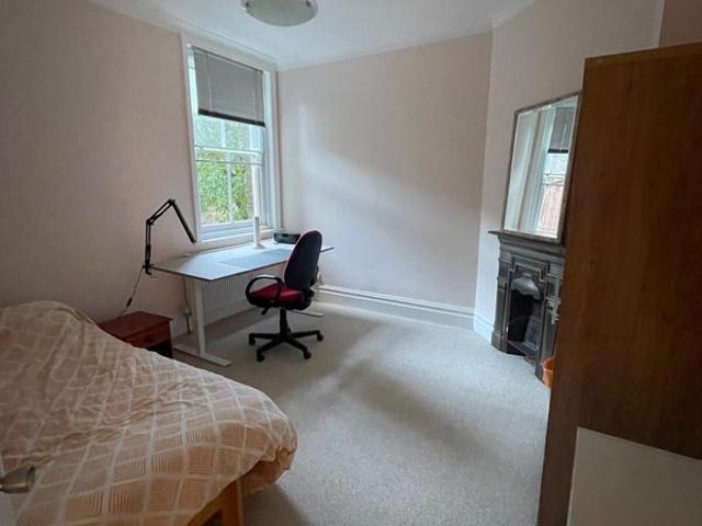 Room for rent in London Borough of Hammersmith and Fulham, Greater London