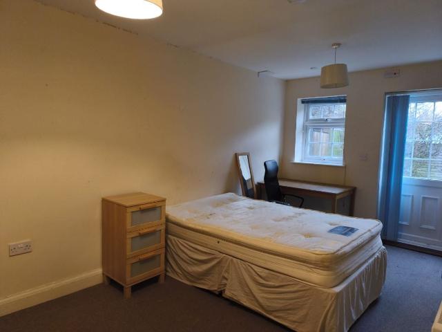 Room for rent in St. Dunstan's, The Bridge