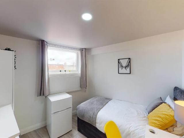 Room for rent in North Kensington, Greater London