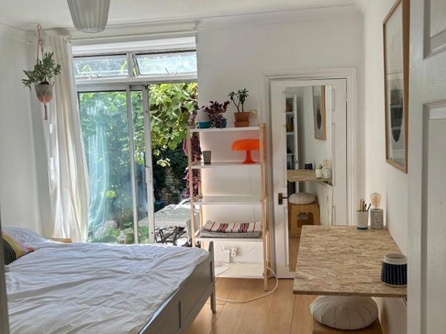 Room for rent in Brondesbury Park, Greater London