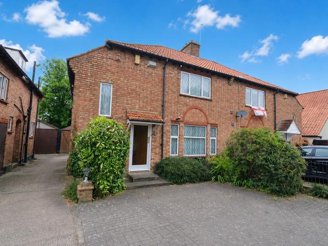 Room for rent in Harmondsworth, Greater London
