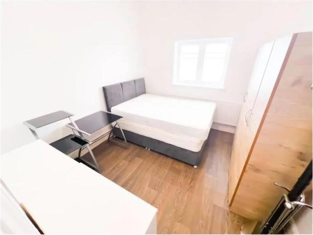 Room for rent in Chadwell Heath, Greater London