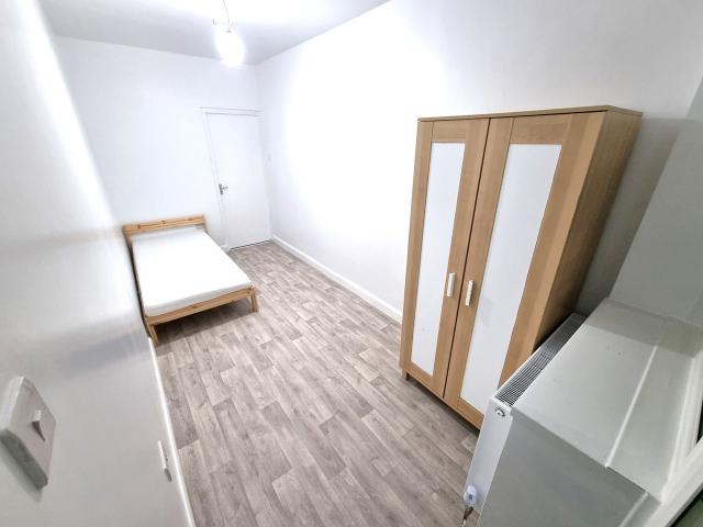 Room for rent in Gidea Park, Greater London