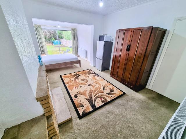 Room for rent in Gidea Park, Greater London