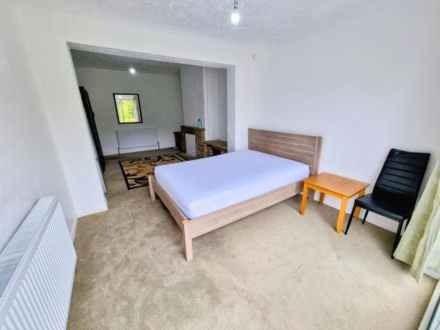 Room for rent in Gidea Park, Greater London