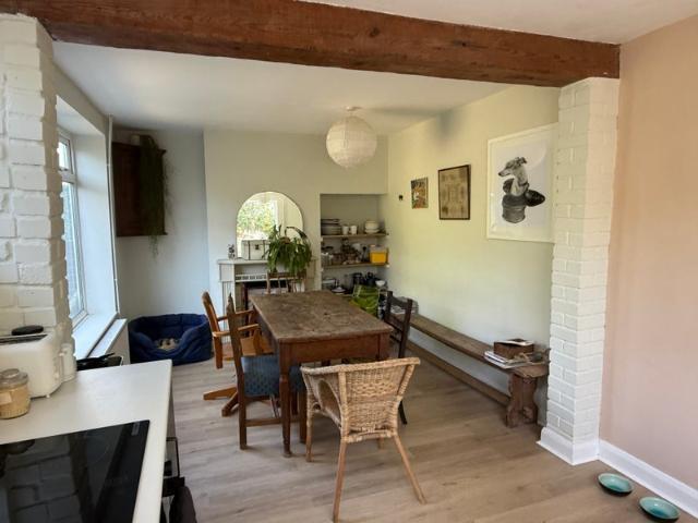 Room for rent in Gwaelod-y-garth, Wales