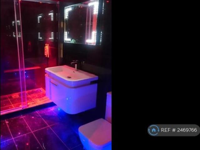 Room for rent in Dixons Green, Dudley