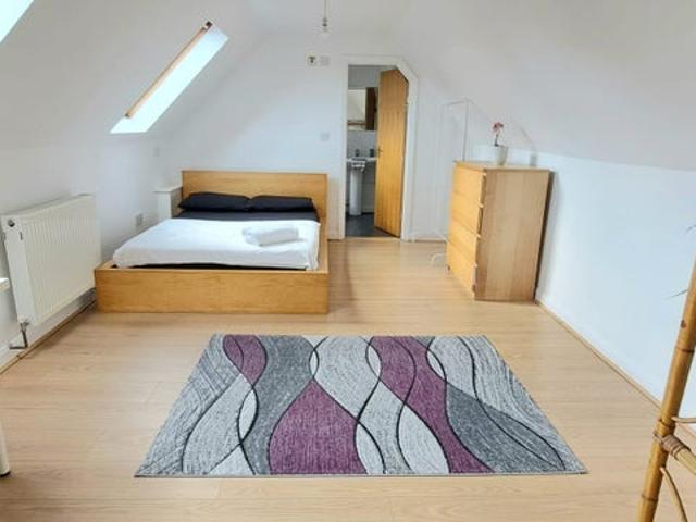Room for rent in Colnbrook with Poyle, Slough
