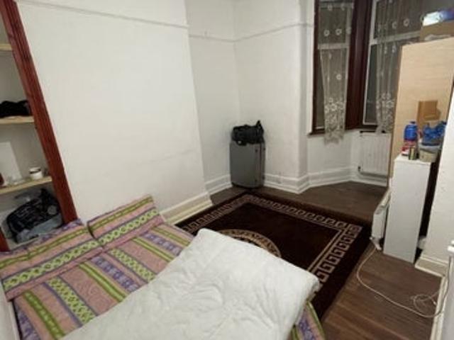 Room for rent in Plashet, Greater London