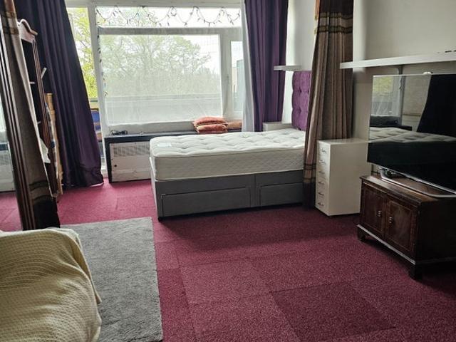 Room for rent in Roehampton, Greater London