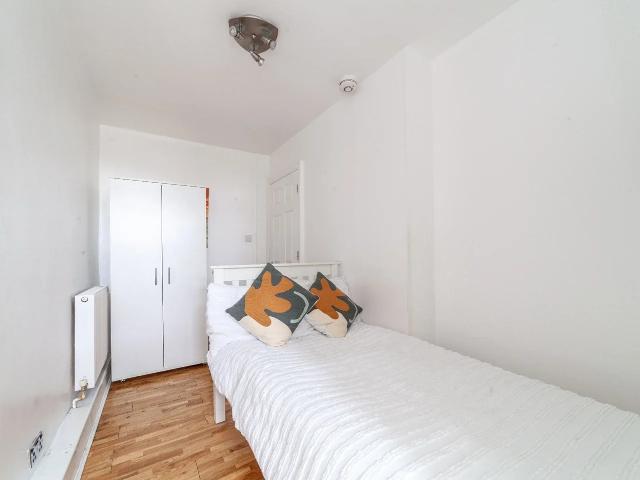 Room for rent in Roehampton, Greater London