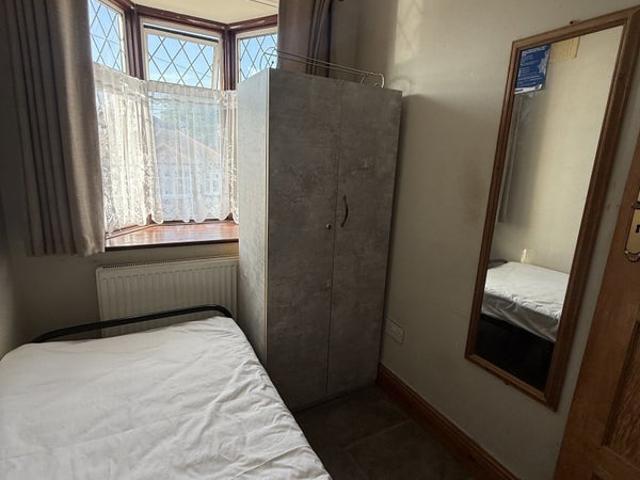Room for rent in Hale End, Greater London