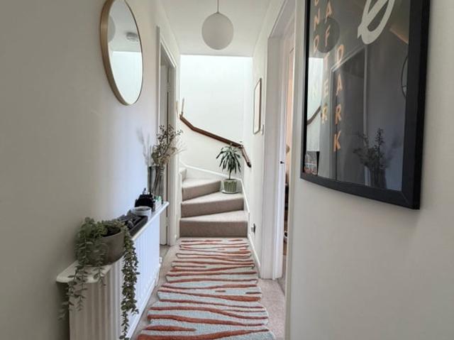 Room for rent in London Borough of Merton, Collier's Wood