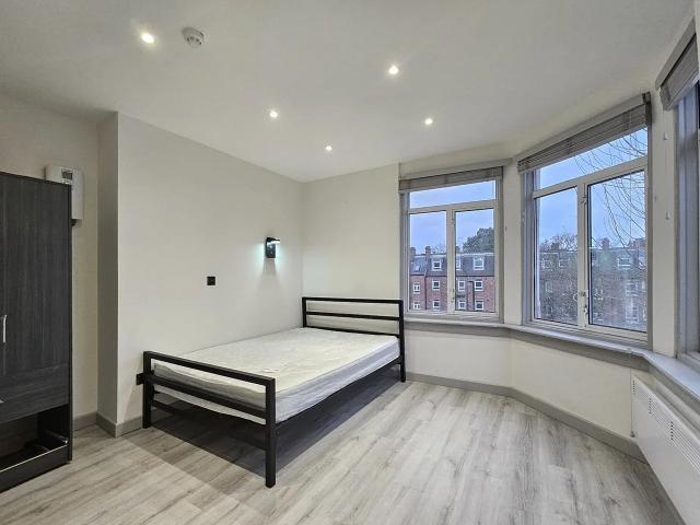 Room for rent in Highbury, Greater London