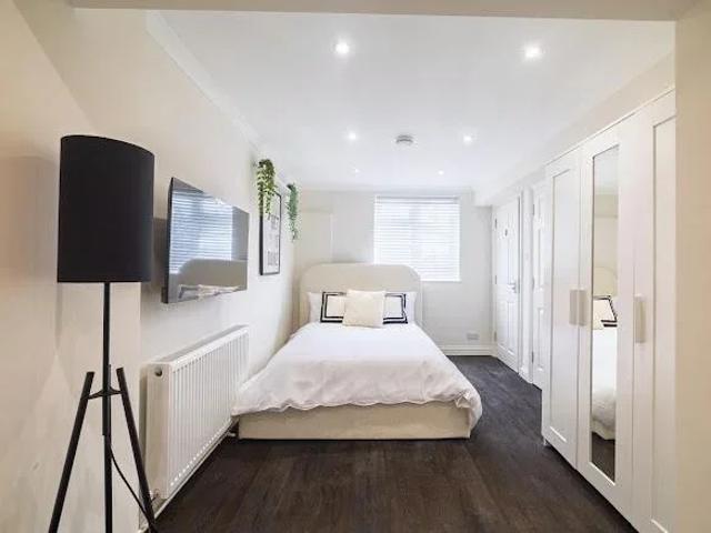 Room for rent in Red Hill, Surrey