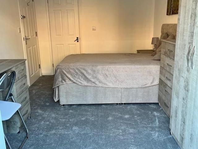 Room for rent in Baswich, Staffordshire