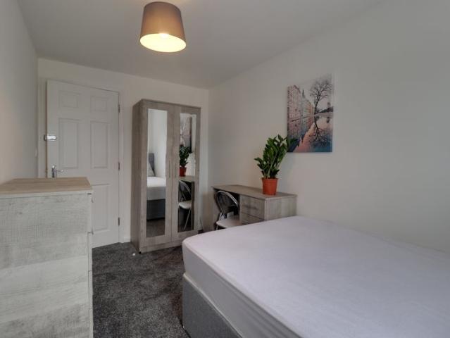 Room for rent in Baswich, Staffordshire