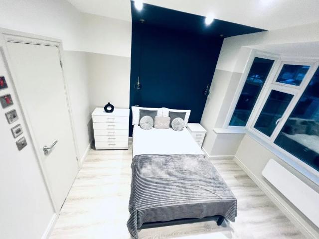 Room for rent in London Borough of Ealing, Greenford