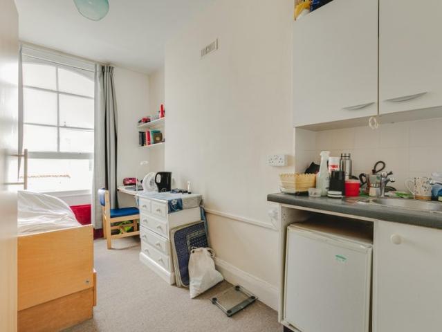 Room for rent in Earl's Court, Greater London