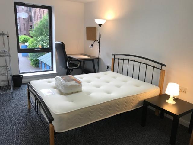 Room for rent in Thornwood, Glasgow