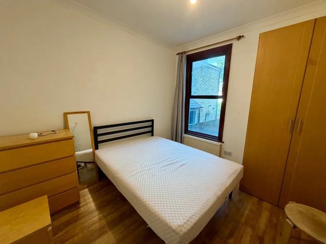 Room for rent in Charlton, Greater London