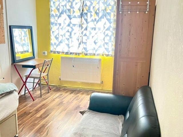Room for rent in West Kensington, Greater London