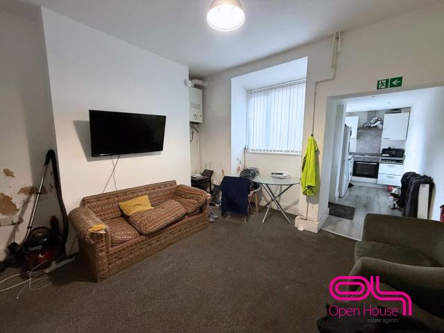 Room for rent in Bradshaw, Lee Bank