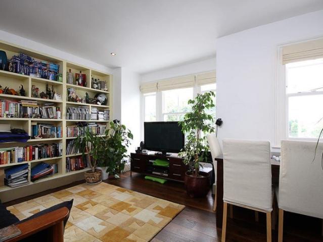 Room for rent in Earlsfield, Greater London