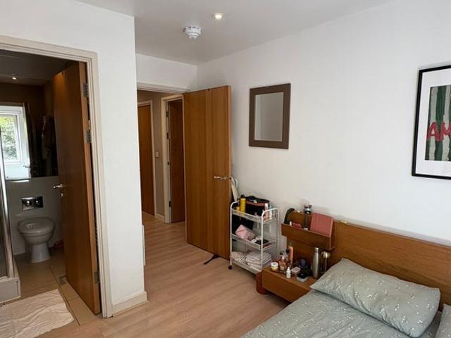 Room for rent in Kennington Cross, Greater London