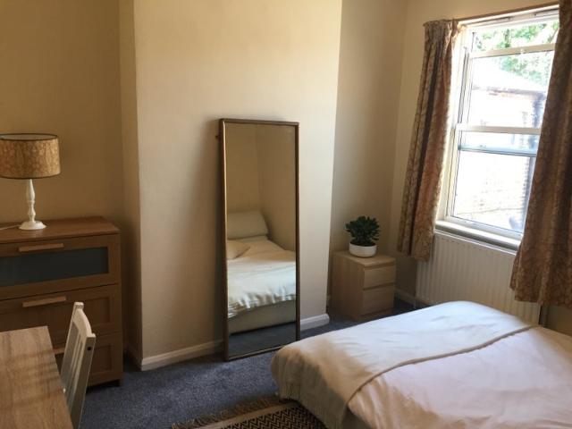 Room for rent in Kensal Town, Greater London